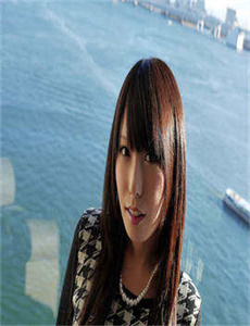 《女主播直播时与大黄狗互动-龙泽罗拉torrent》